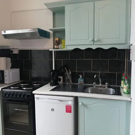 Perfect - Close To The Train Station Apartment *